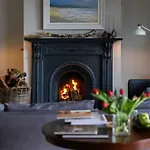 Caragh House - Lakeside Escape And Sauna Villa