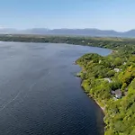 Caragh House - Lakeside Escape And Sauna Villa