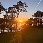 Villa Caragh House - Lakeside Escape And Sauna