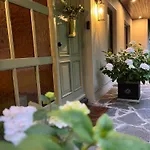 Caragh House - Lakeside Escape And Sauna Villa