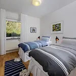 Villa Caragh House - Lakeside Escape And Sauna *