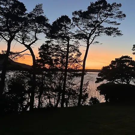 Caragh House - Lakefront Escape And Sauna