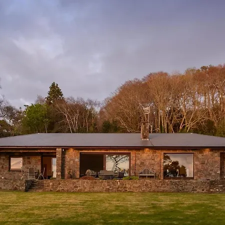 Caragh House - Lakefront Escape And Sauna Villa *