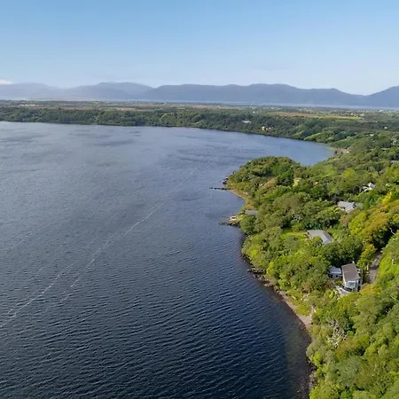 Caragh House - Lakefront Escape And Sauna 别墅