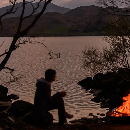 Caragh House - Lakefront Escape And Sauna Villa *