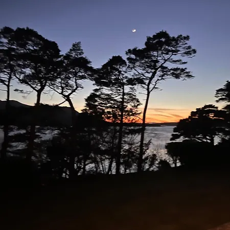 Caragh House - Lakefront Escape And Sauna 别墅