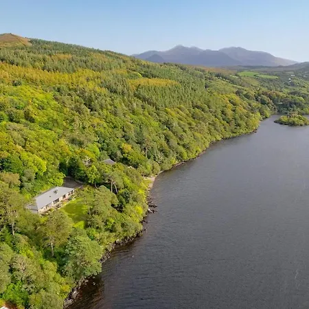 Vila Caragh House - Lakeside Escape And Sauna *