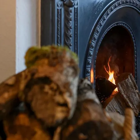 Caragh House - Lakefront Escape And Sauna *