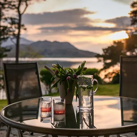 Caragh House - Lakefront Escape And Sauna * Killorglin