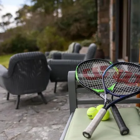Caragh House - Lakefront Escape And Sauna