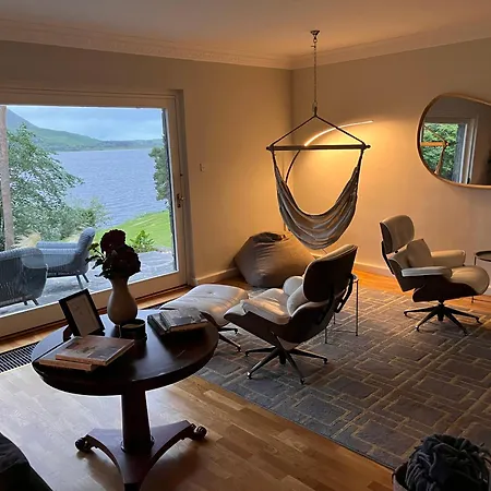 Caragh House - Lakefront Escape And Sauna *