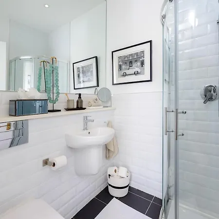 Caragh House - Lakefront Escape And Sauna Villa