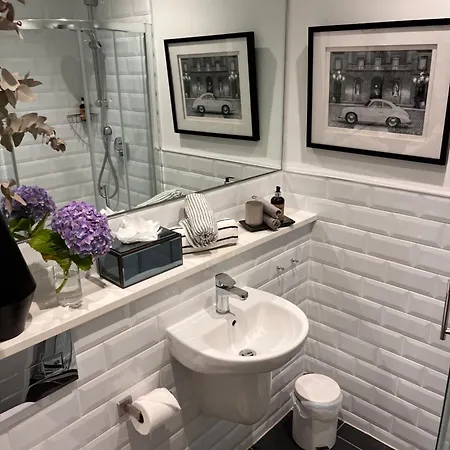 Caragh House - Lakeside Escape And Sauna キローグリン