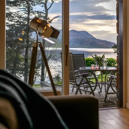 Caragh House - Lakeside Escape And Sauna * キローグリン