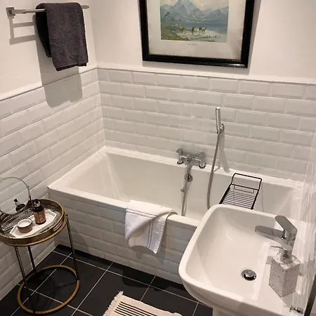 Caragh House - Lakefront Escape And Sauna 别墅 *