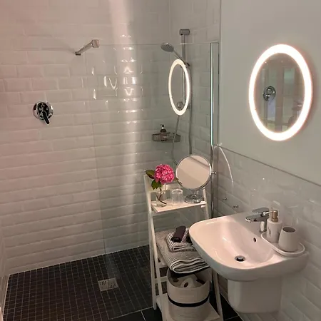 Villa Caragh House - Lakefront Escape And Sauna *