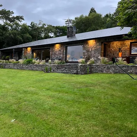 Villa Caragh House - Lakeside Escape And Sauna *