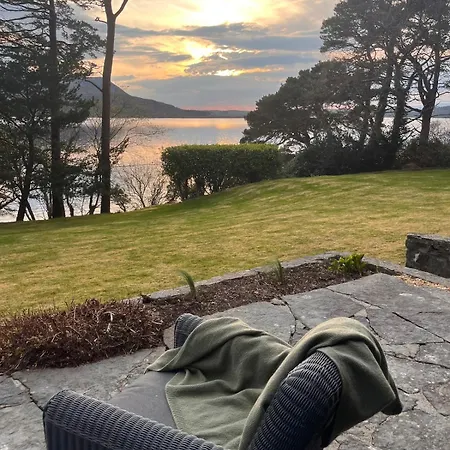 Caragh House - Lakeside Escape And Sauna