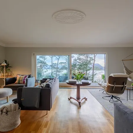 Caragh House - Lakefront Escape And Sauna Villa *