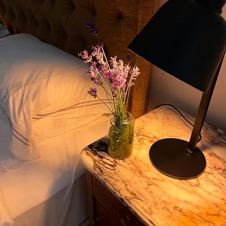 Vila Caragh House - Lakeside Escape And Sauna