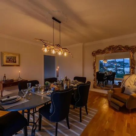 Caragh House - Lakeside Escape And Sauna Villa