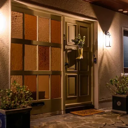 Caragh House - Lakefront Escape And Sauna