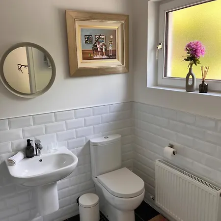 Caragh House - Lakeside Escape And Sauna ヴィラ