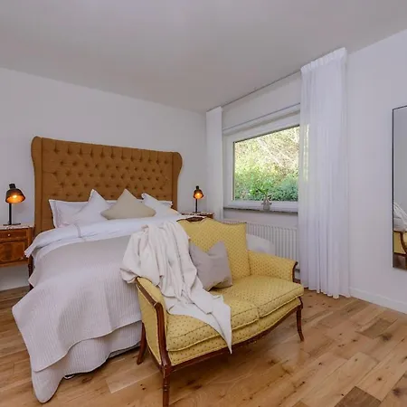 Vila Caragh House - Lakeside Escape And Sauna
