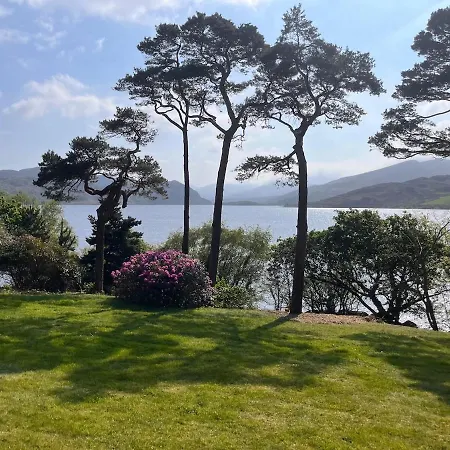 Caragh House - Lakefront Escape And Sauna
