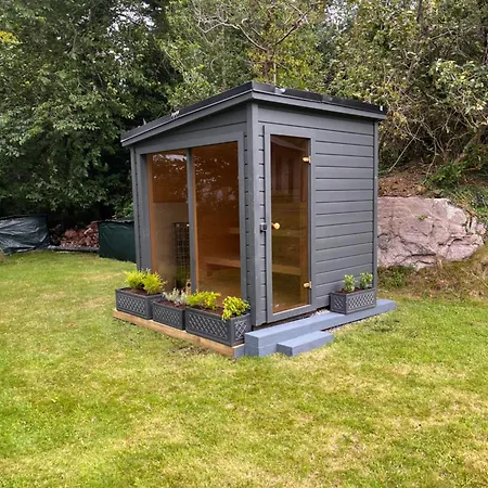 Caragh House - Lakeside Escape And Sauna