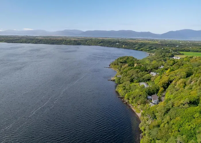 Caragh House - Lakeside Escape And Sauna Villa