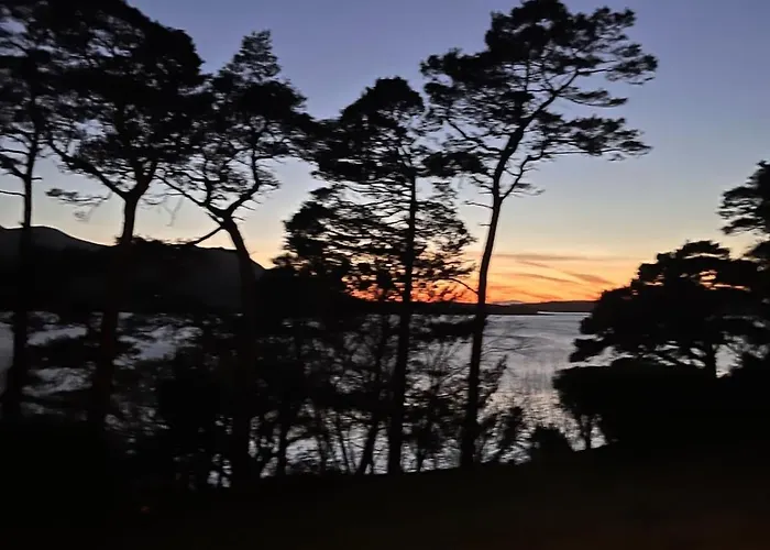 Caragh House - Lakeside Escape And Sauna Villa