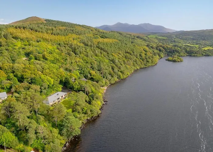 Villa Caragh House - Lakeside Escape And Sauna *