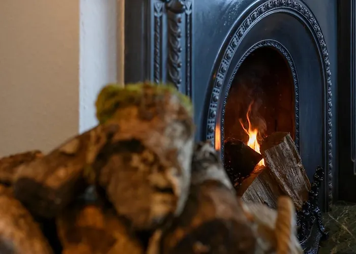 Caragh House - Lakeside Escape And Sauna *