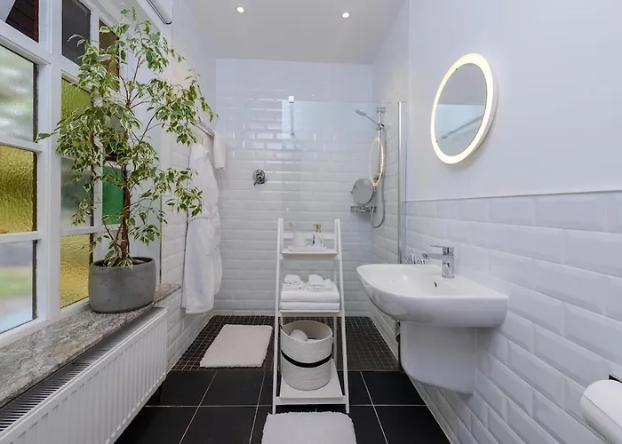 Villa Caragh House - Lakeside Escape And Sauna