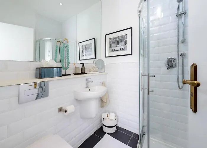 Caragh House - Lakeside Escape And Sauna Villa