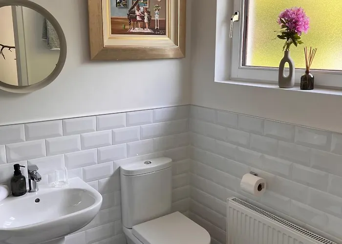 Villa Caragh House - Lakeside Escape And Sauna