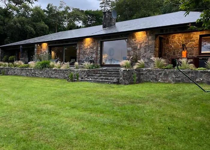 Villa Caragh House - Lakeside Escape And Sauna *