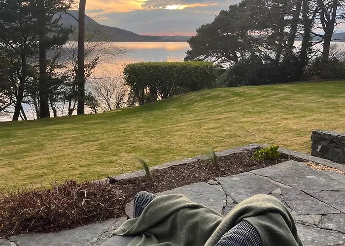 Caragh House - Lakeside Escape And Sauna