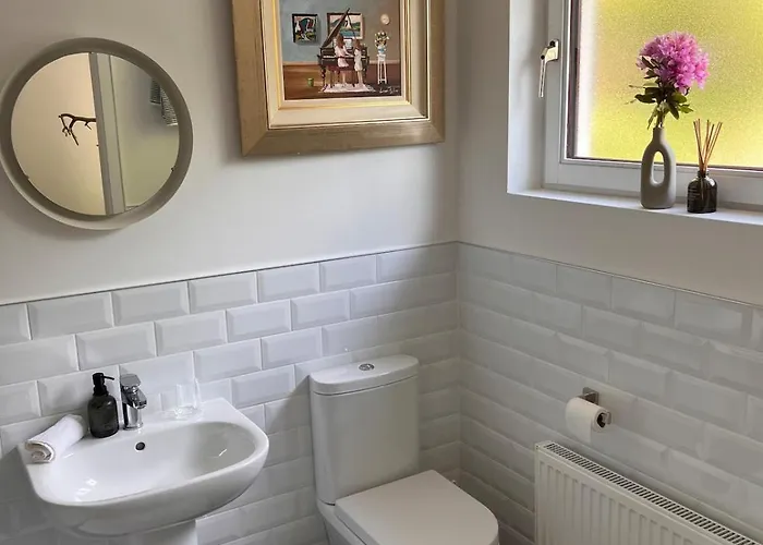 Caragh House - Lakeside Escape And Sauna Villa