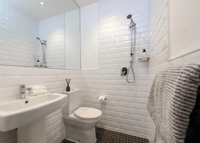 Caragh House - Lakeside Escape And Sauna *