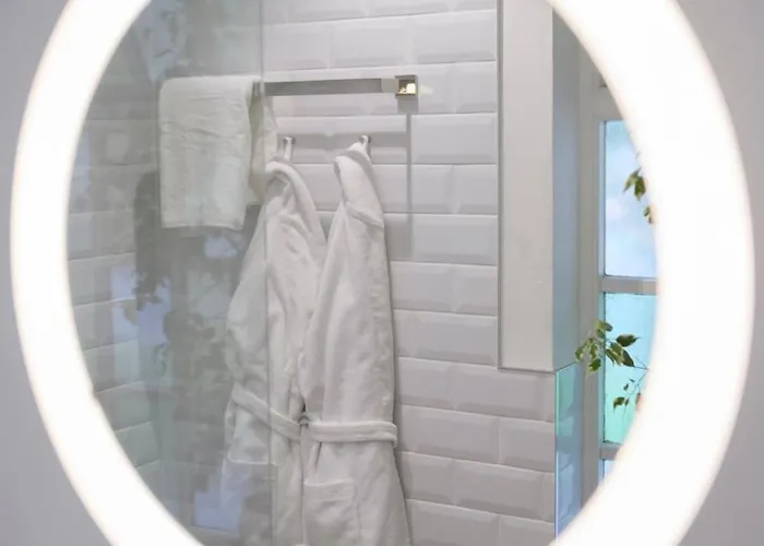 Caragh House - Lakeside Escape And Sauna