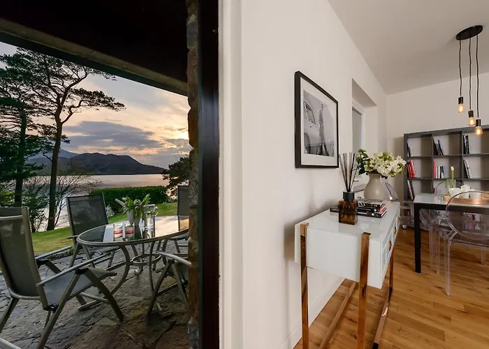 Caragh House - Lakeside Escape And Sauna