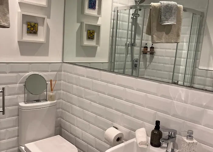 Caragh House - Lakeside Escape And Sauna *