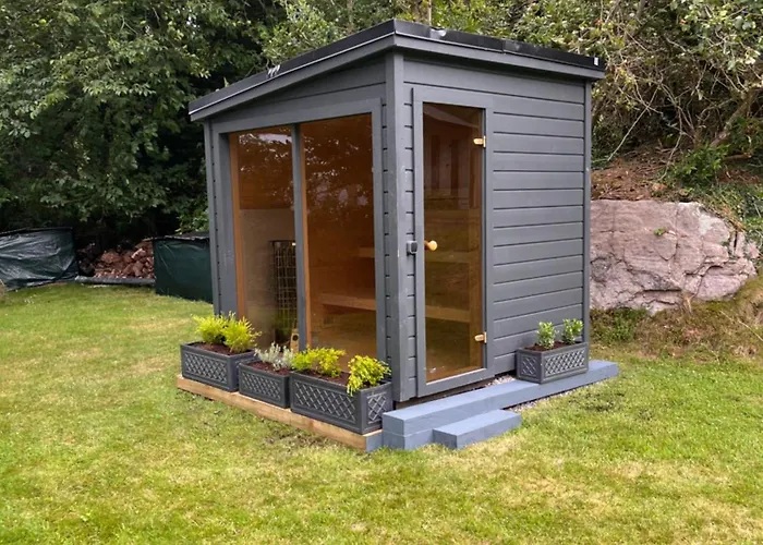 Caragh House - Lakeside Escape And Sauna